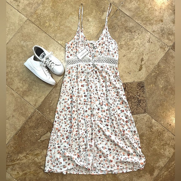 no comment Dresses & Skirts - Women’s white floral button down dress with adjustable straps